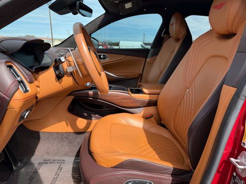 Used 2021 Aston Martin DBX image 19