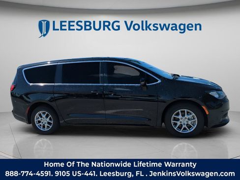 Used 2024 Chrysler Voyager LX FWD image 2