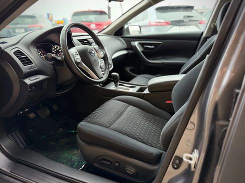 Used 2017 Nissan Altima 2.5 SV w/ Interior Lighting Package image 9