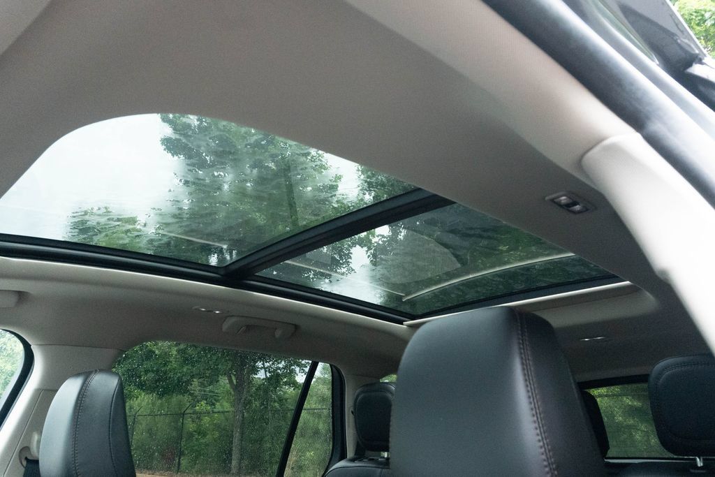 Used 2023 Lincoln Aviator Reserve RWD image 4