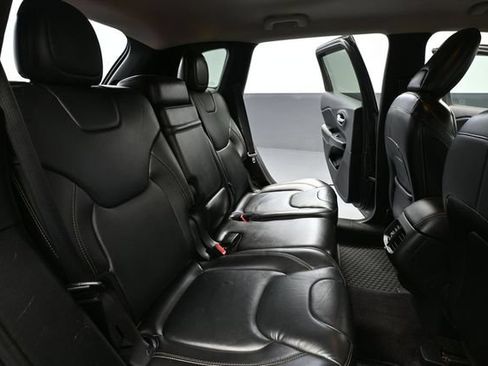 Used 2016 Jeep Cherokee Latitude w/ North All-Season Group AWD/4WD image 39