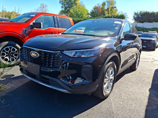 Used 2023 Ford Escape Active w/ Tech Pack #2 AWD/4WD image 2