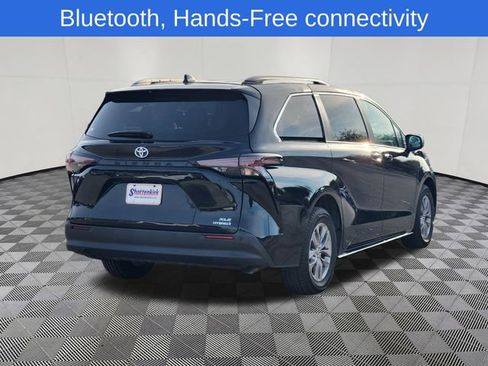 Used 2023 Toyota Sienna XLE image 4