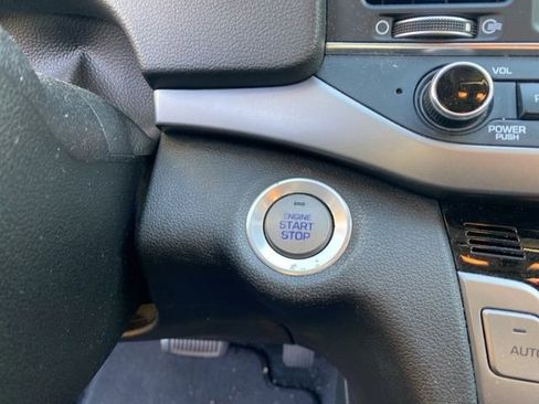 Used 2017 Hyundai Elantra Limited w/ Limited Tech Package 04 image 22