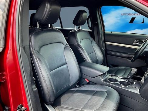 Used 2018 Ford Explorer XLT w/ Equipment Group 202A image 7