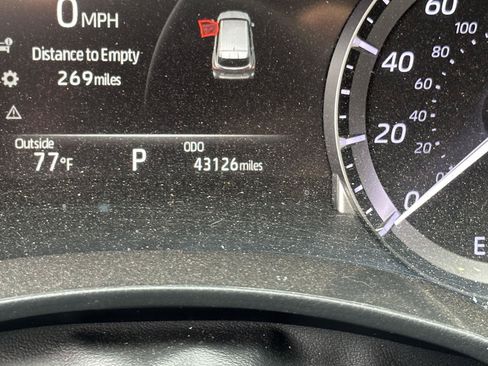 Used 2024 Toyota Highlander XSE FWD image 13