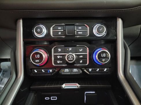 Certified 2024 GMC Yukon XL Denali w/ Denali Reserve Package AWD/4WD image 28