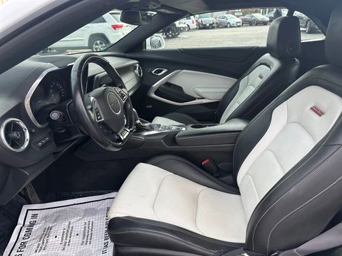 Used 2017 Chevrolet Camaro SS image 9