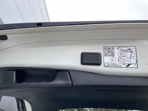 Used 2021 Toyota RAV4 Limited image 10