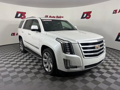 Used 2019 Cadillac Escalade Luxury AWD/4WD image 8