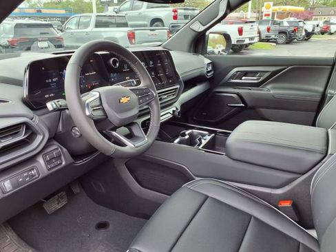 New 2025 Chevrolet Silverado EV LT image 5