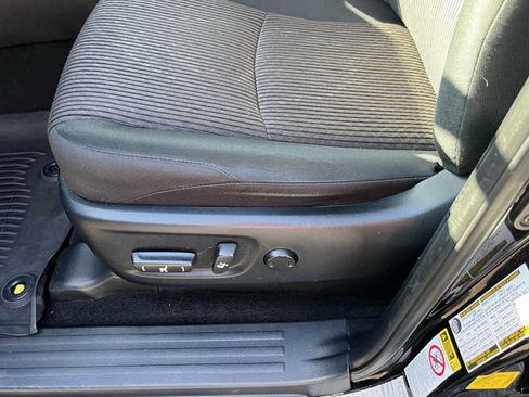 Certified 2019 Toyota 4Runner SR5 AWD/4WD image 21