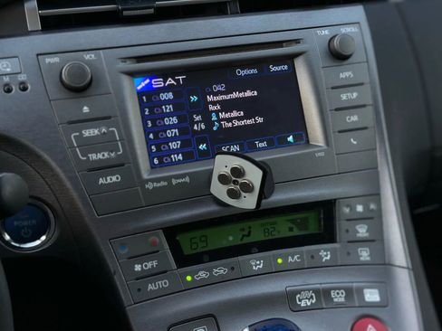 Used 2014 Toyota Prius Plug-In Hybrid image 23