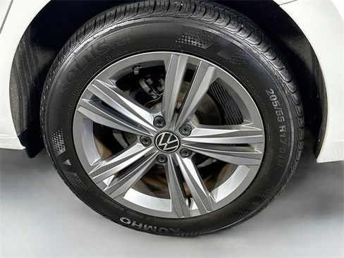 Used 2024 Volkswagen Jetta SE w/ Panoramic Sunroof Package image 31