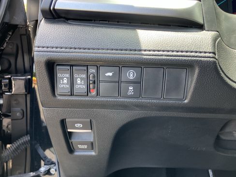 Used 2024 Honda Odyssey EX-L image 19