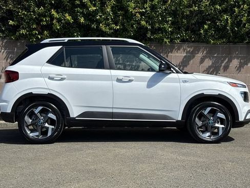 New 2026 Hyundai Venue SEL FWD image 5