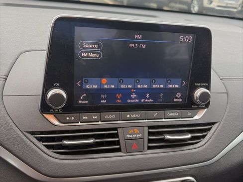 Used 2022 Nissan Altima 2.5 SV w/ SV Premium Package image 2