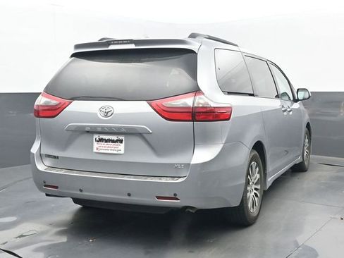 Used 2020 Toyota Sienna XLE image 6