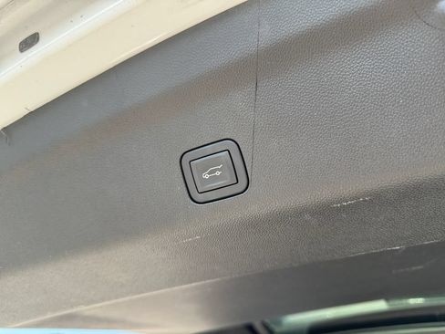 Used 2026 GMC Yukon XL AT4 w/ AT4 Premium Package AWD/4WD image 6