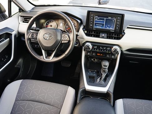 Used 2021 Toyota RAV4 XLE image 16