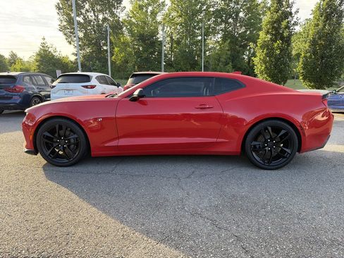 Used 2018 Chevrolet Camaro LT RWD image 11