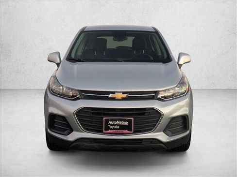 Used 2018 Chevrolet Trax LS image 2