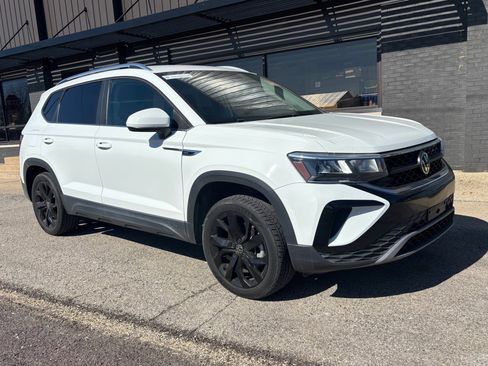 Used 2022 Volkswagen Taos SE image 3