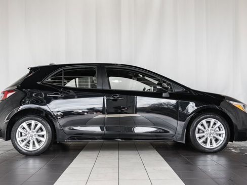 Used 2024 Toyota Corolla SE image 3