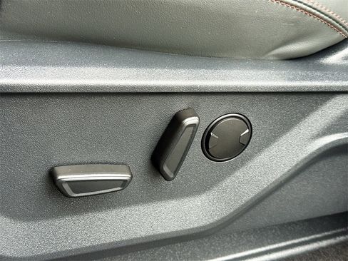 Used 2025 Ford Expedition Active image 27