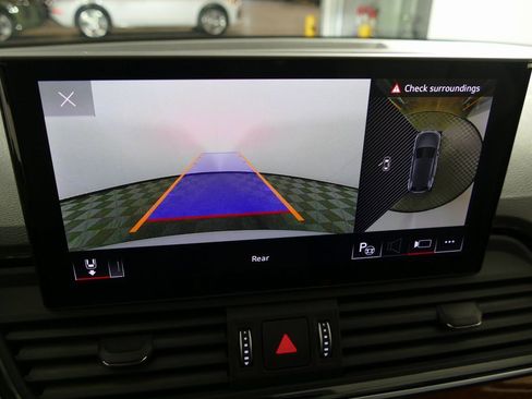 Used 2024 Audi Q5 e Prestige w/ Prestige Package image 20