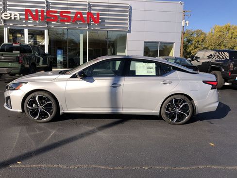 New 2025 Nissan Altima 2.5 SR w/ SR Premium Package image 11