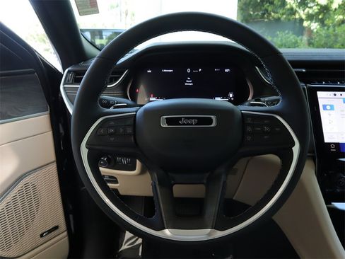 New 2023 Jeep Grand Cherokee L Limited w/ Luxury Tech Group II image 9