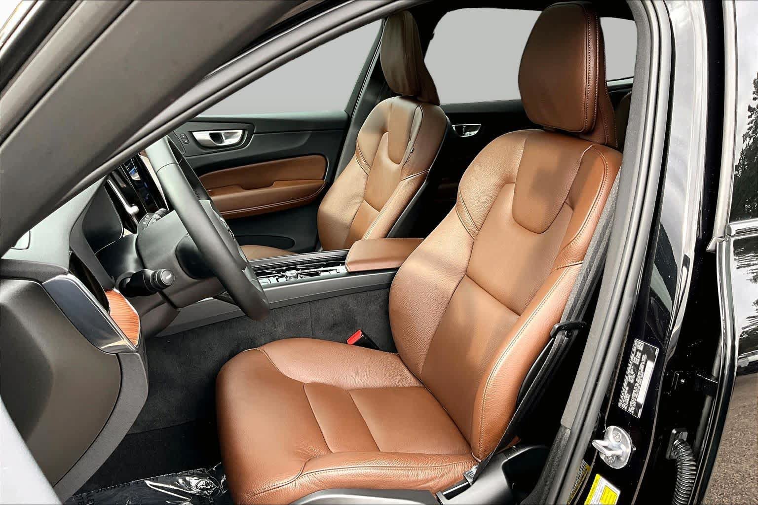 Used 2024 Volvo XC60 B5 Plus w/ Climate Package AWD/4WD image 9