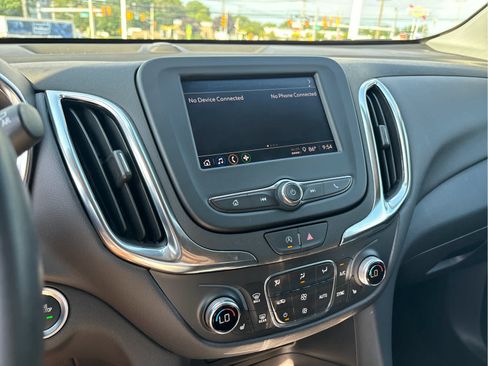 Certified 2024 Chevrolet Equinox LT FWD image 10