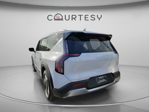 New 2026 Kia EV9 Wind AWD/4WD image 2
