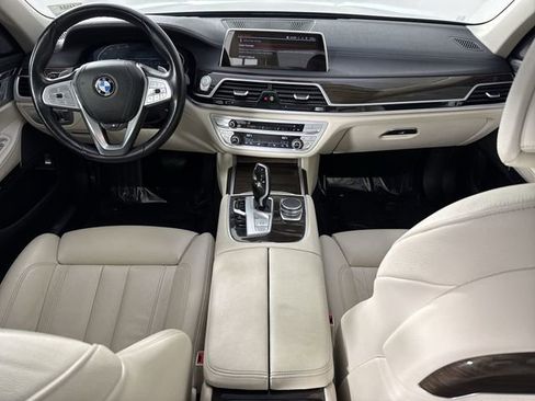 Used 2020 BMW 740i xDrive 740i xDrive w/ Cold Weather Package image 23