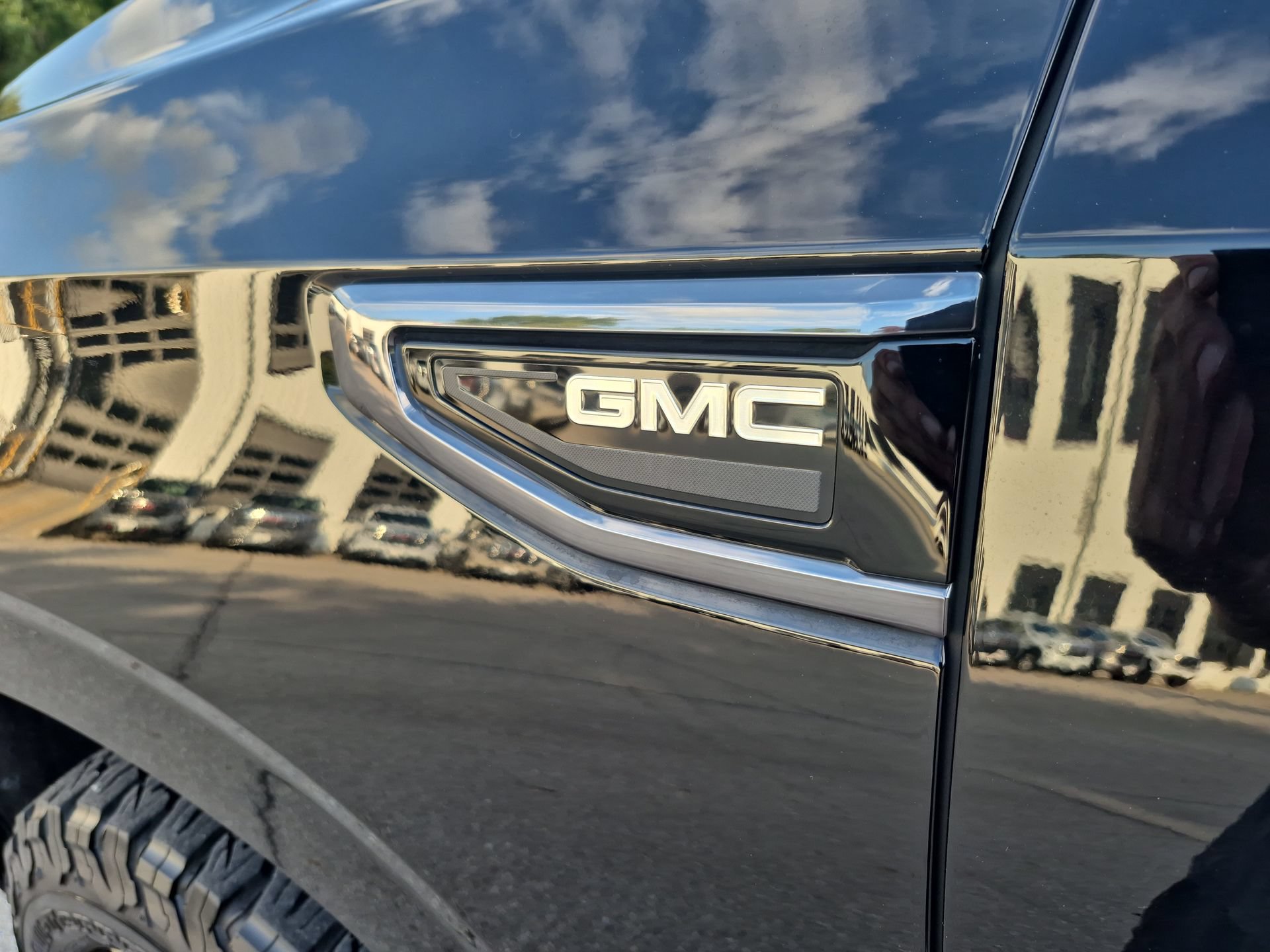 Used 2023 GMC Yukon XL Denali AWD/4WD image 33