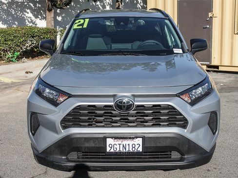 Used 2021 Toyota RAV4 LE image 2