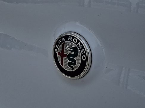 Used 2022 Alfa Romeo Stelvio Veloce AWD/4WD image 30