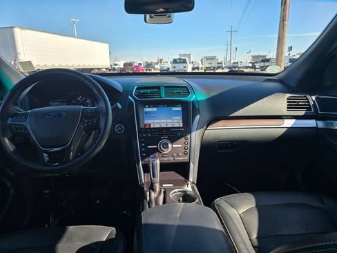 Used 2017 Ford Explorer Limited w/ Equipment Group 301A FWD image 18