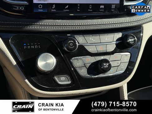Used 2023 Chrysler Pacifica Limited image 18