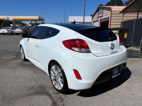 Used 2013 Hyundai Veloster w/ Style Pkg FWD image 16