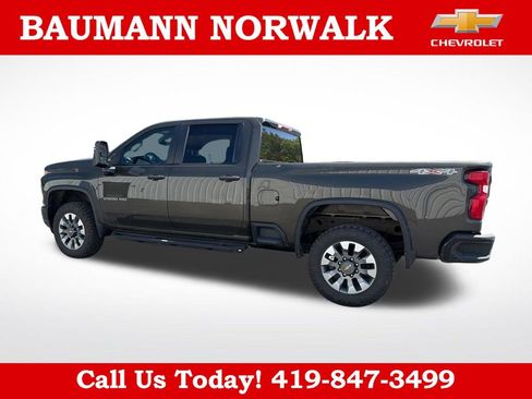 Used 2022 Chevrolet Silverado 2500 Custom w/ Custom Convenience Package AWD/4WD image 8