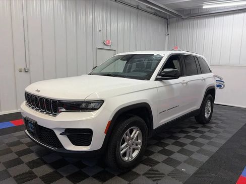 Used 2023 Jeep Grand Cherokee Laredo AWD/4WD image 8