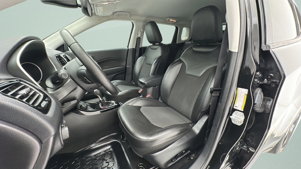 Used 2020 Jeep Compass Latitude AWD/4WD image 13