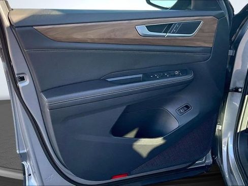 Used 2025 Volkswagen Atlas SE image 20