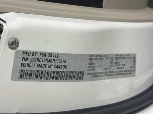 Used 2024 Chrysler Pacifica Touring-L FWD image 12