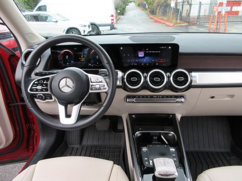 Used 2022 Mercedes-Benz GLB 250 4MATIC image 38