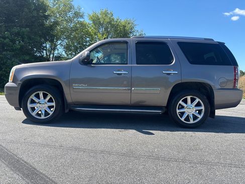 Used 2012 GMC Yukon Denali AWD/4WD image 2