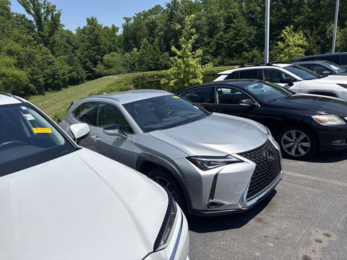 Used 2019 Lexus UX 200 FWD image 5